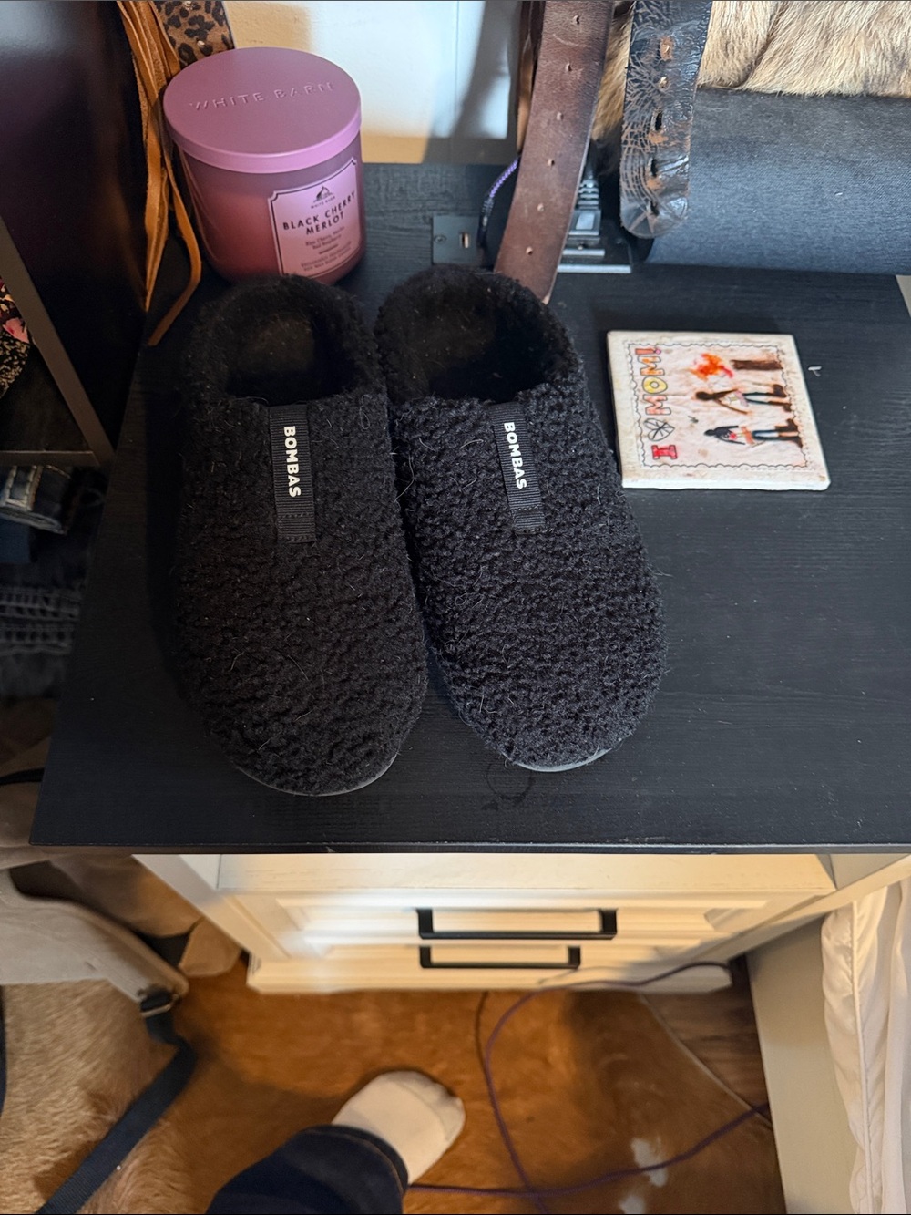 Bombas Black Fuzzy Slip-On Slippers